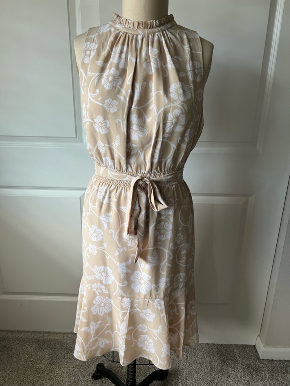NWOT Ann Taylor Beige and White Floral Sleeveless Tie-Waist Midi Dress